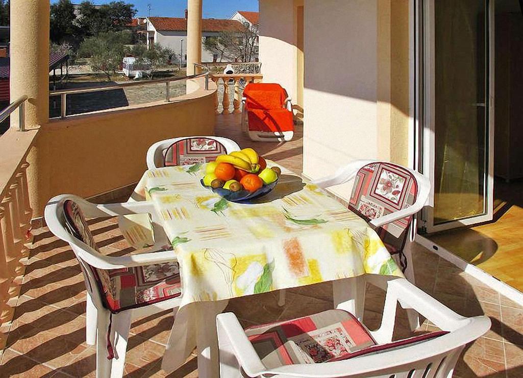 Nives Apartmani Pakostane Exterior photo