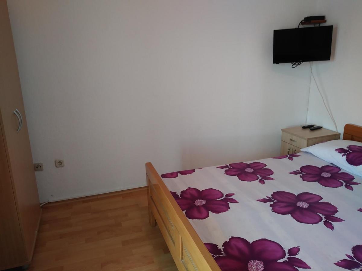 Nives Apartmani Pakostane Exterior photo