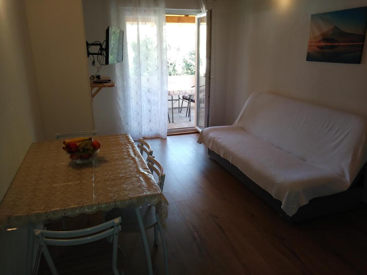 Nives Apartmani Pakostane Exterior photo
