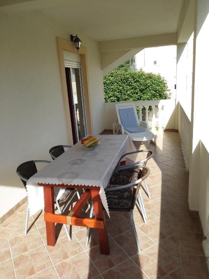 Nives Apartmani Pakostane Exterior photo