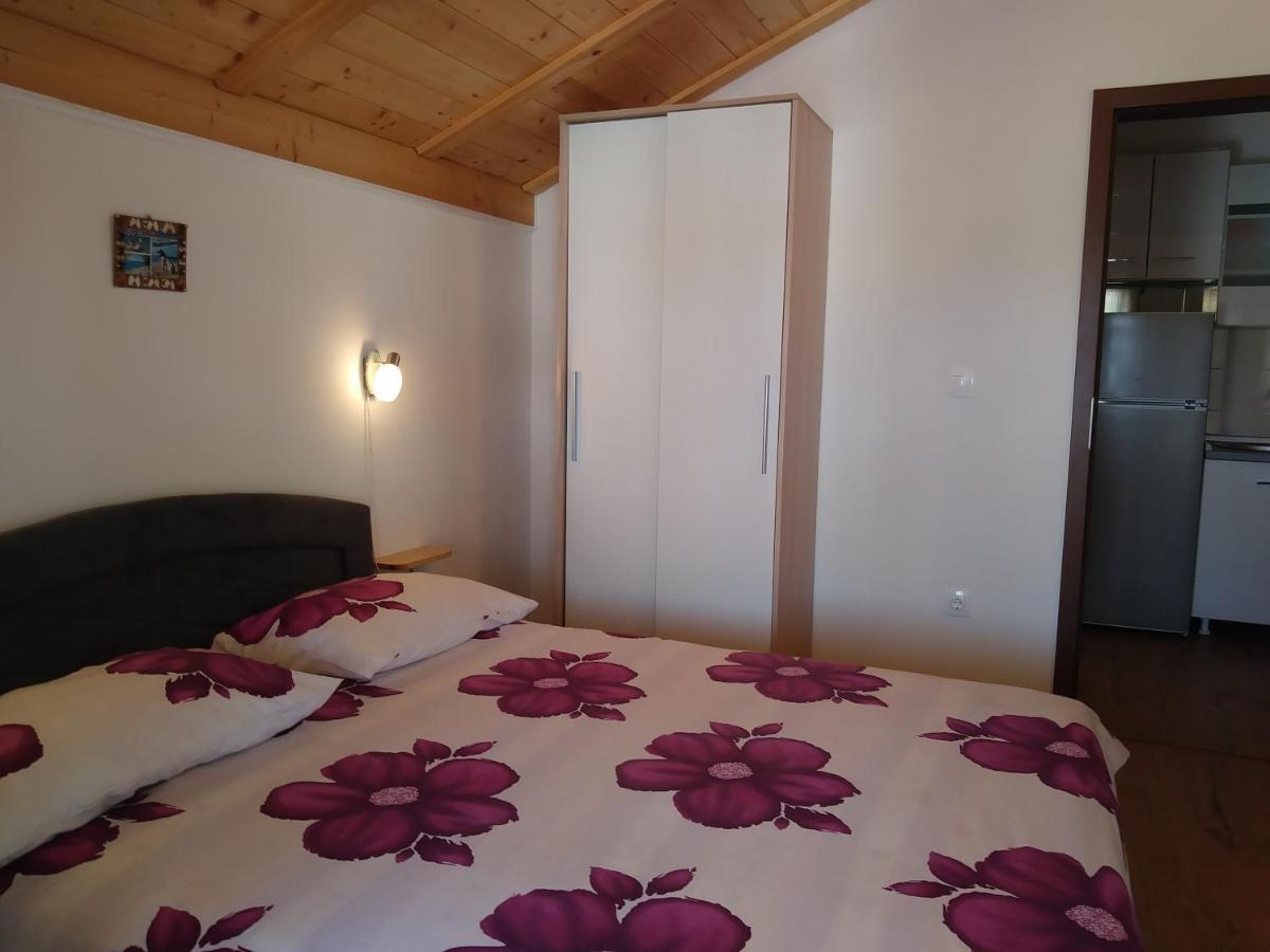 Nives Apartmani Pakostane Exterior photo