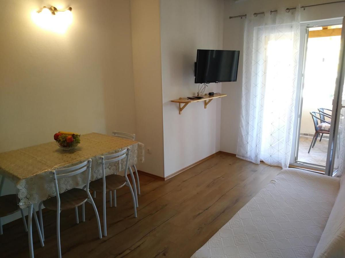 Nives Apartmani Pakostane Exterior photo