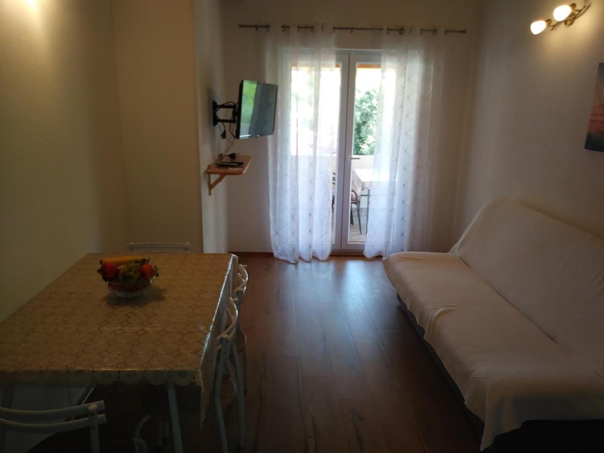Nives Apartmani Pakostane Exterior photo