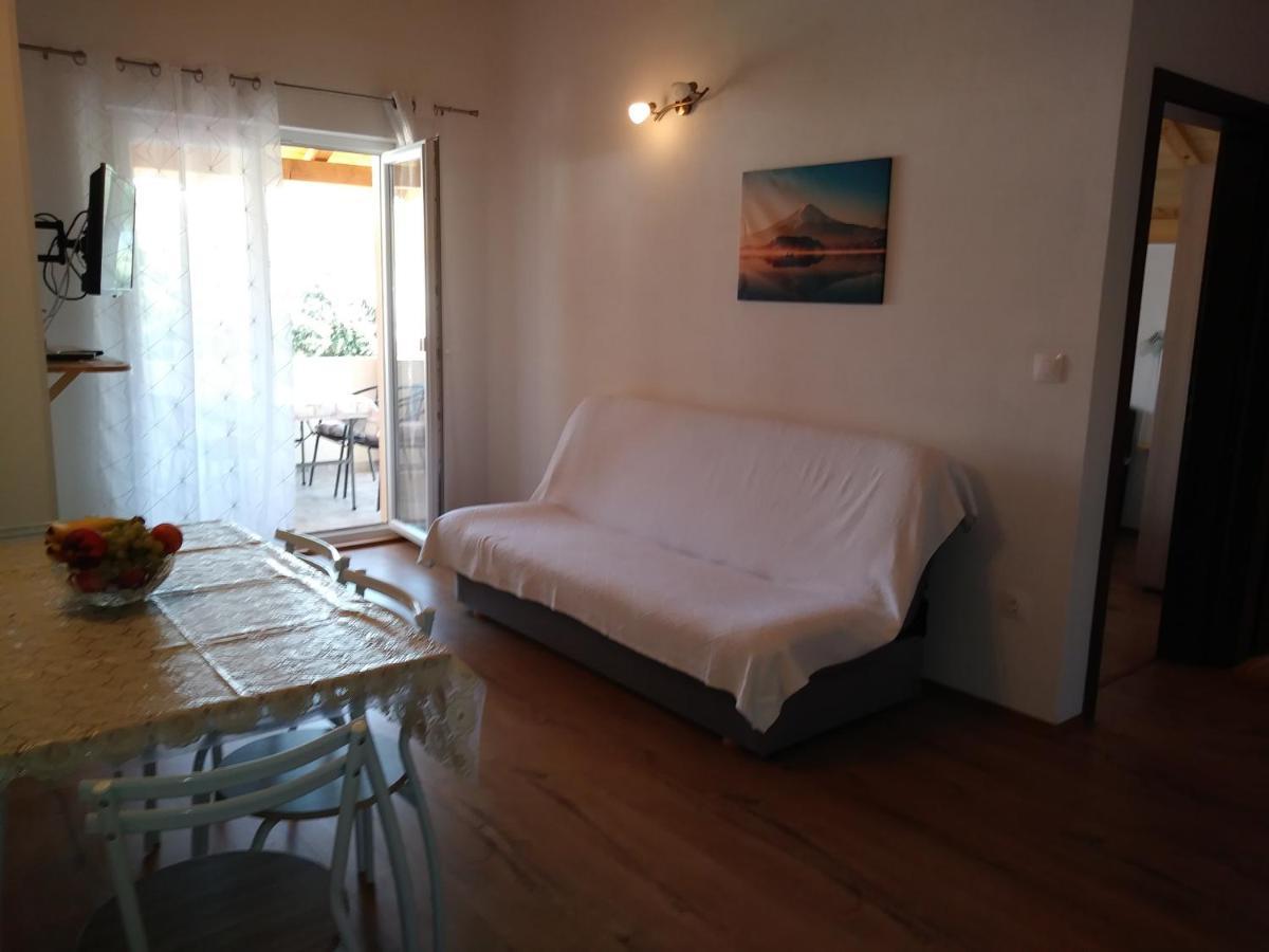 Nives Apartmani Pakostane Exterior photo