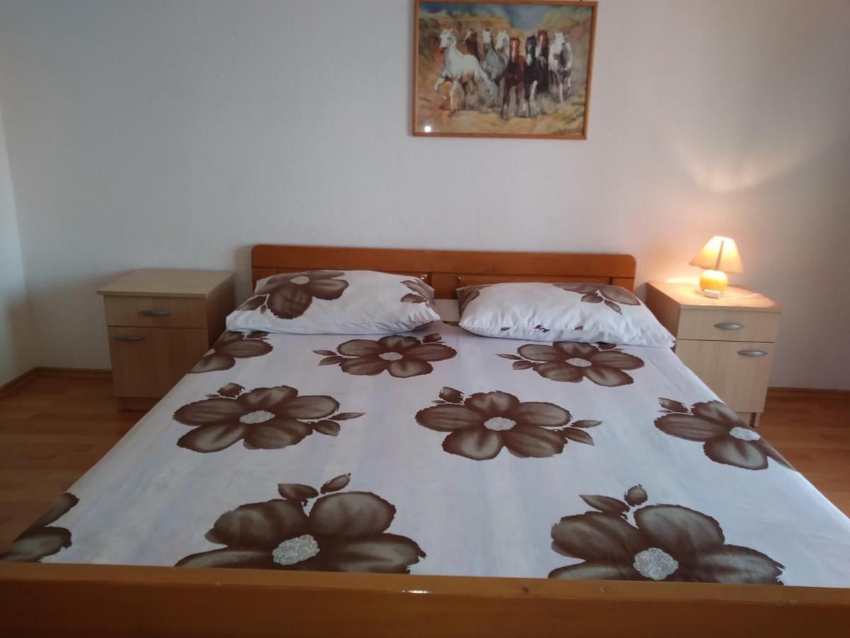 Nives Apartmani Pakostane Exterior photo