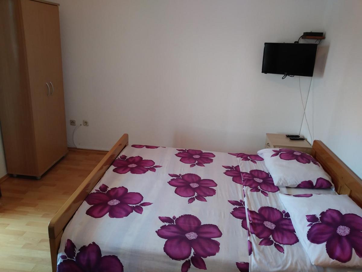 Nives Apartmani Pakostane Exterior photo