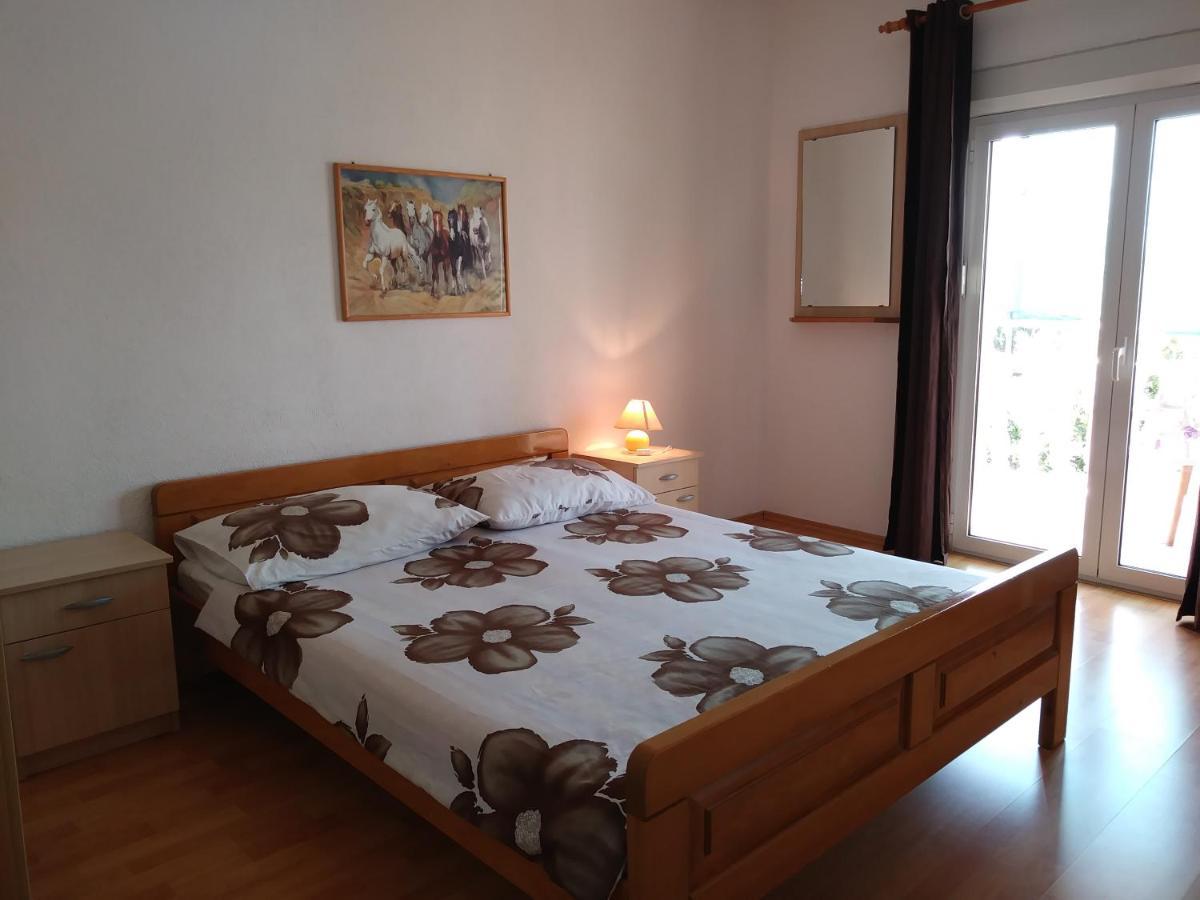 Nives Apartmani Pakostane Exterior photo