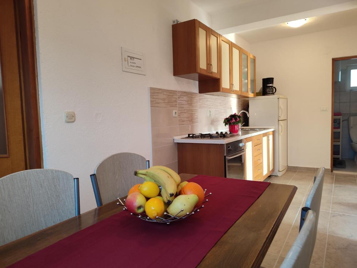 Nives Apartmani Pakostane Exterior photo