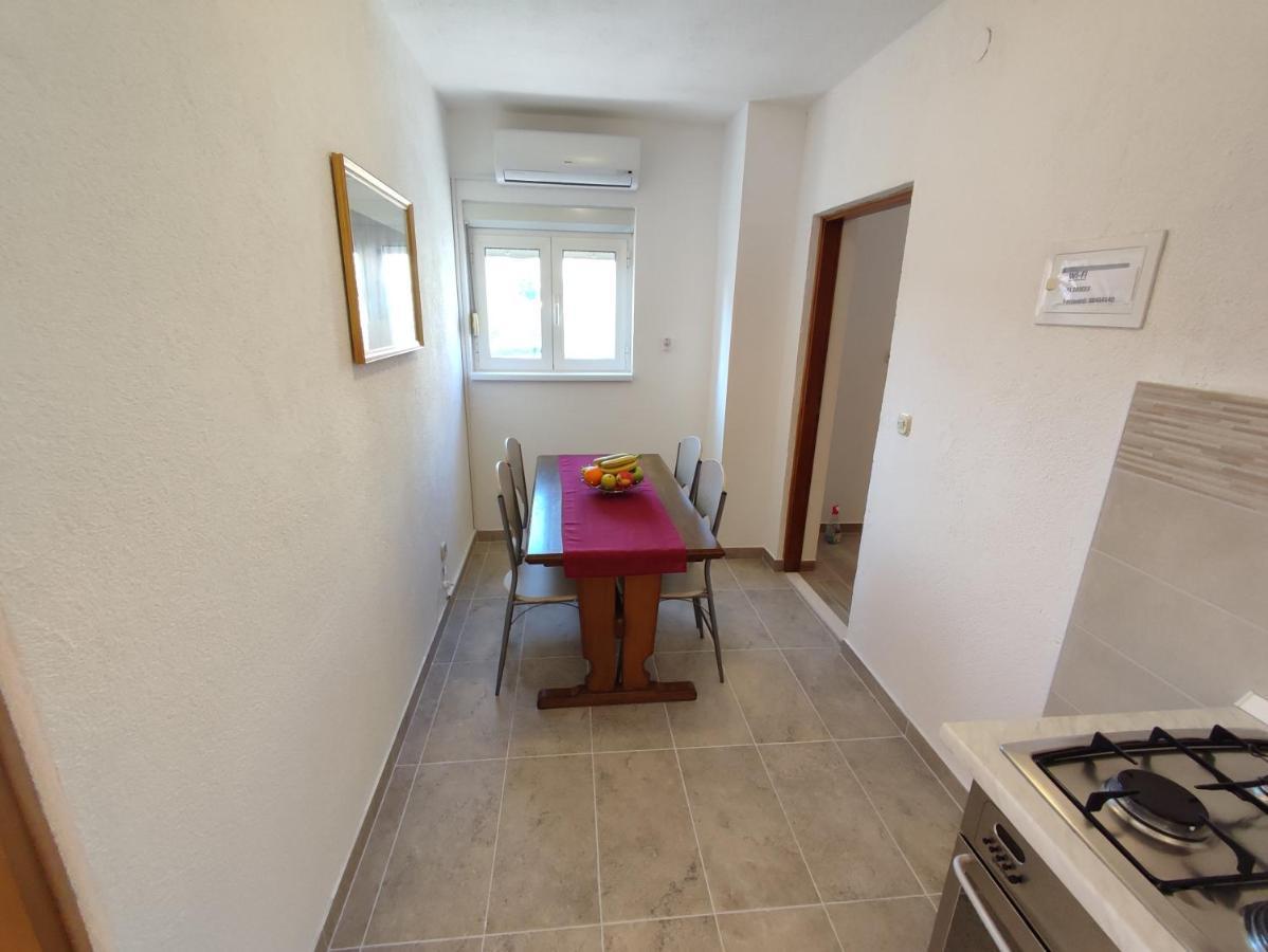 Nives Apartmani Pakostane Exterior photo