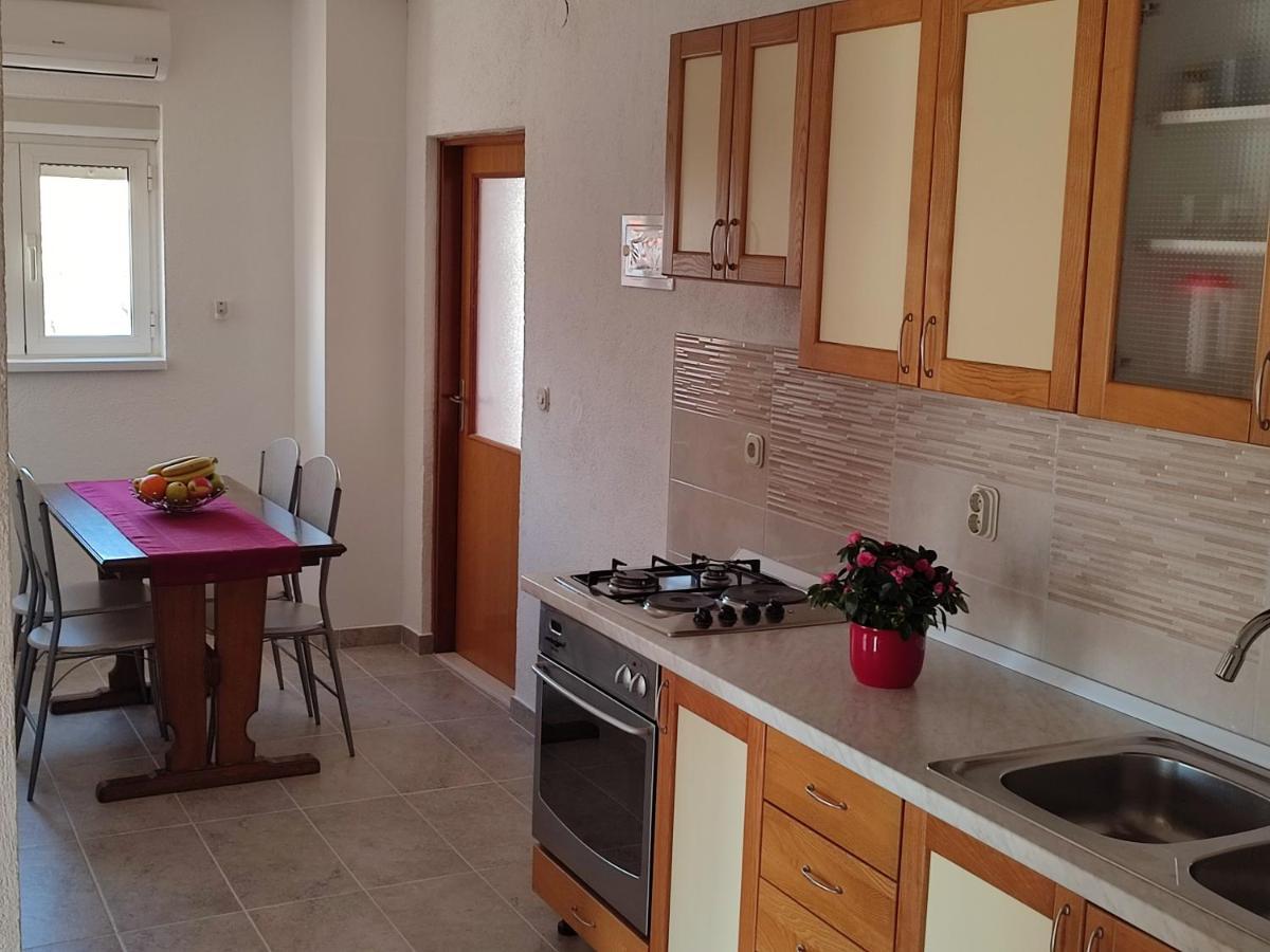 Nives Apartmani Pakostane Exterior photo